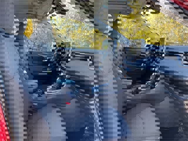 Used 2025 Toyota RAV4 XLE image 18