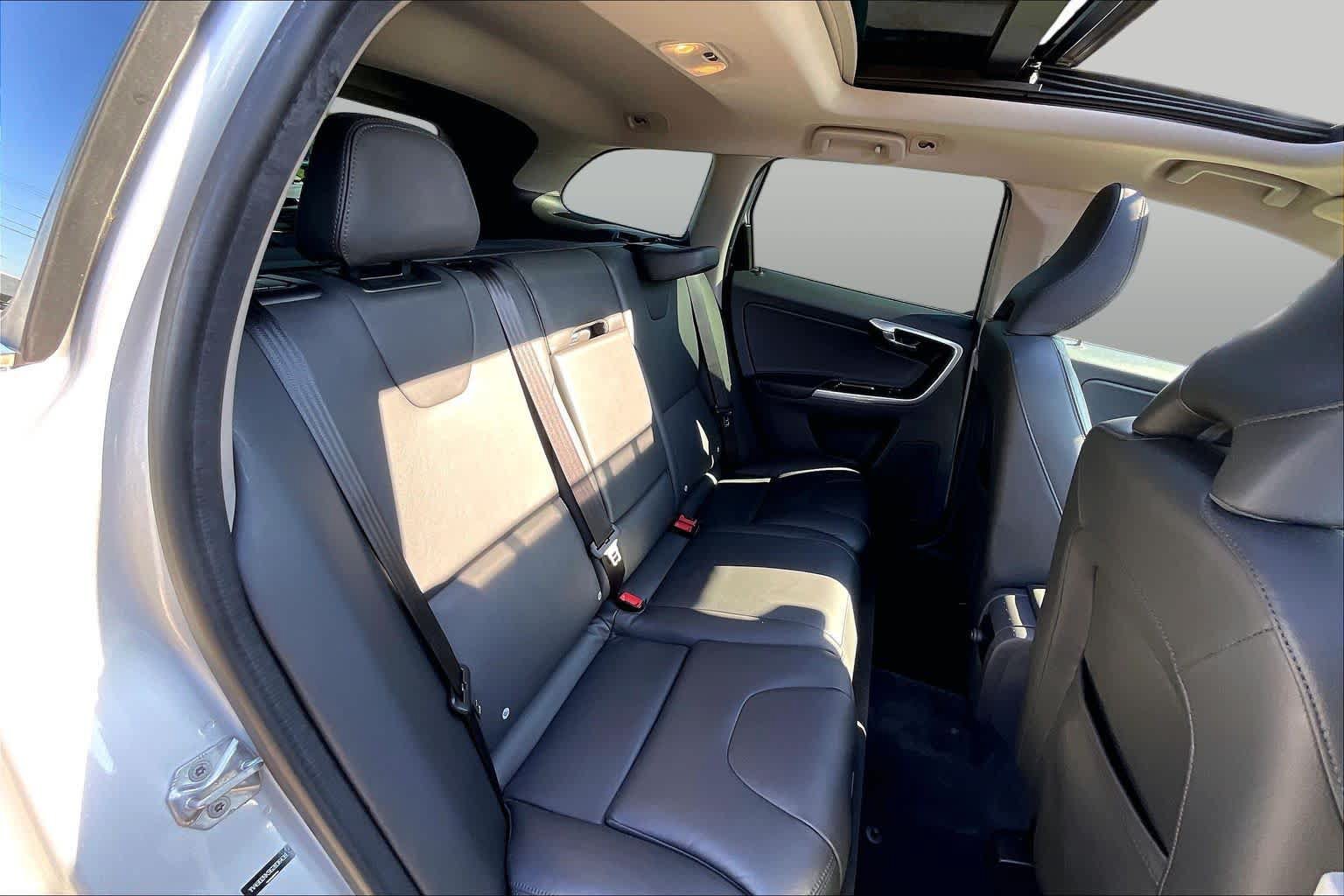 Used 2016 Volvo XC60 T6 w/ Proximity Package AWD/4WD image 18