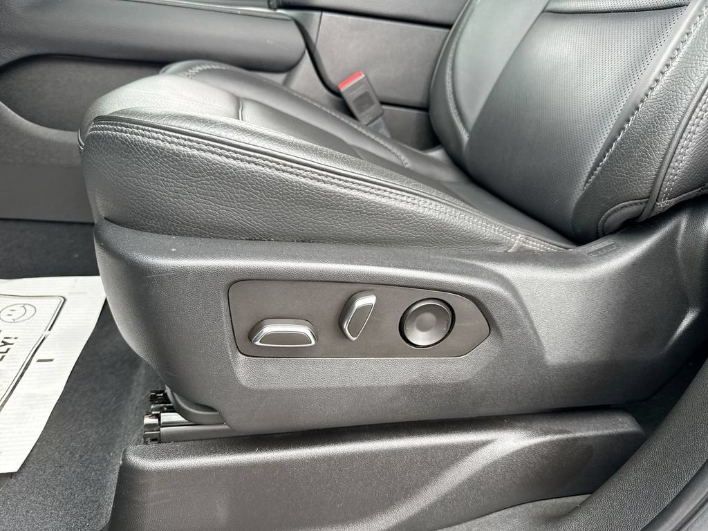Used 2022 GMC Yukon Denali AWD/4WD image 12