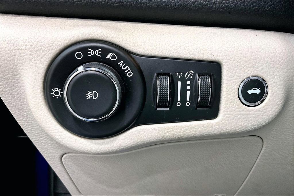 Used 2015 Chrysler 200 C w/ Navigation & Sound Group I image 16