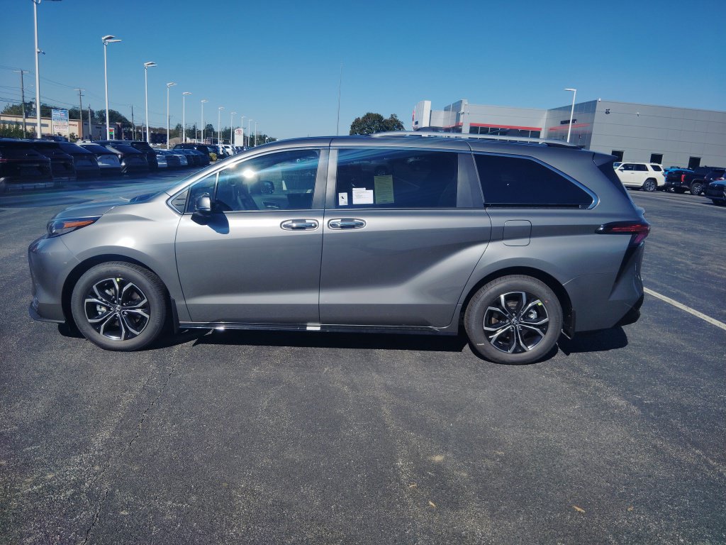 New 2026 Toyota Sienna Platinum AWD/4WD image 4