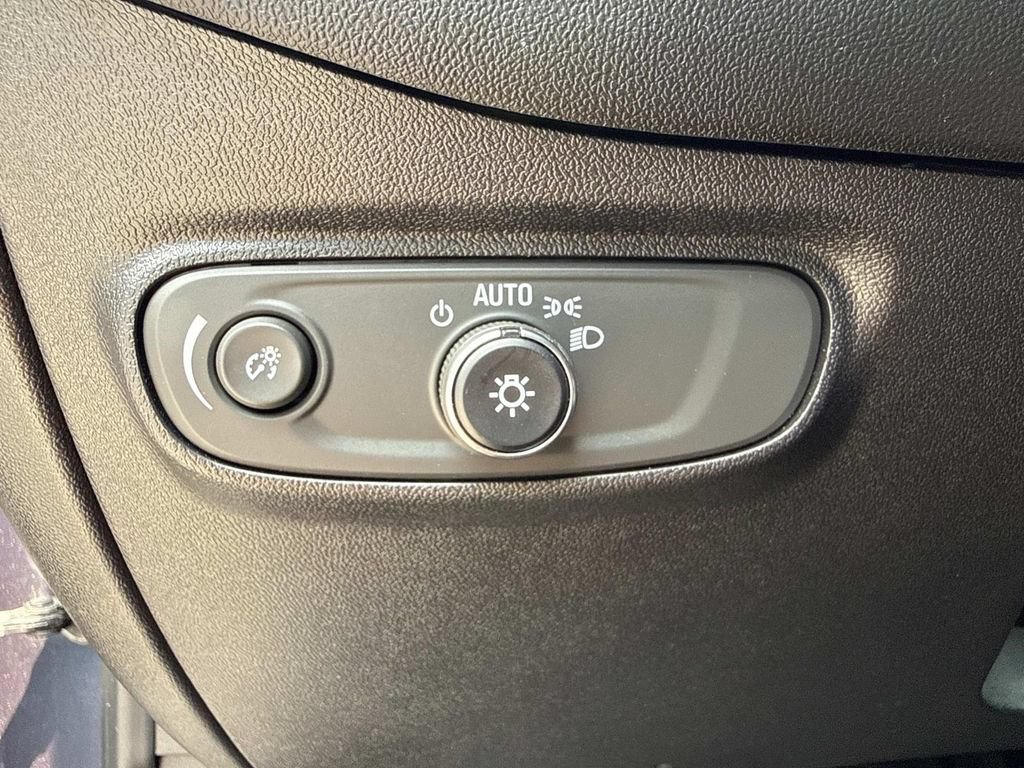 Used 2018 Chevrolet Equinox LT FWD image 32