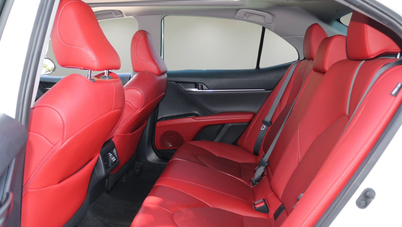 Used 2021 Toyota Camry XSE FWD image 13