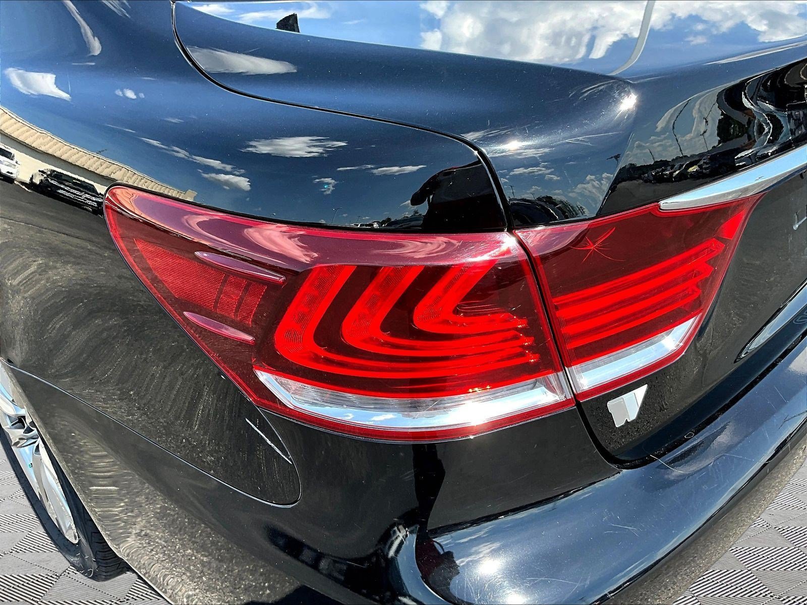 Used 2014 Lexus LS 460 AWD w/ Comfort Package image 23