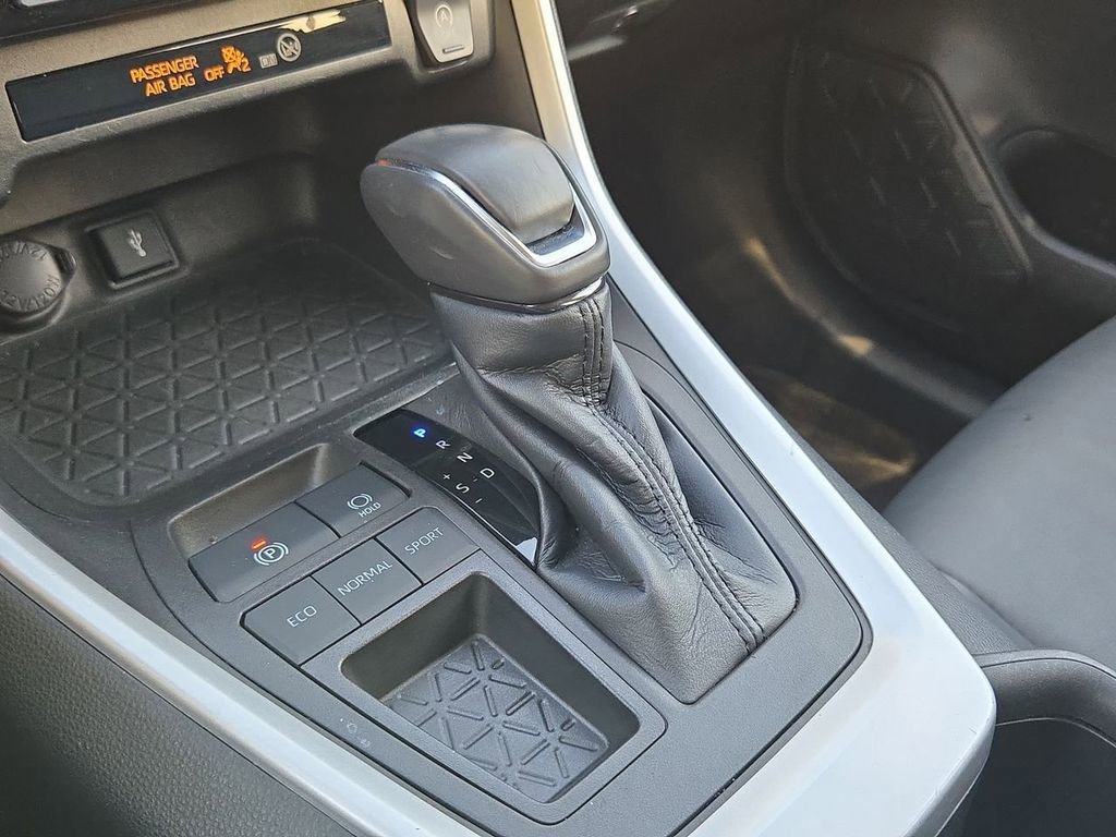 Used 2022 Toyota RAV4 XLE Premium image 26