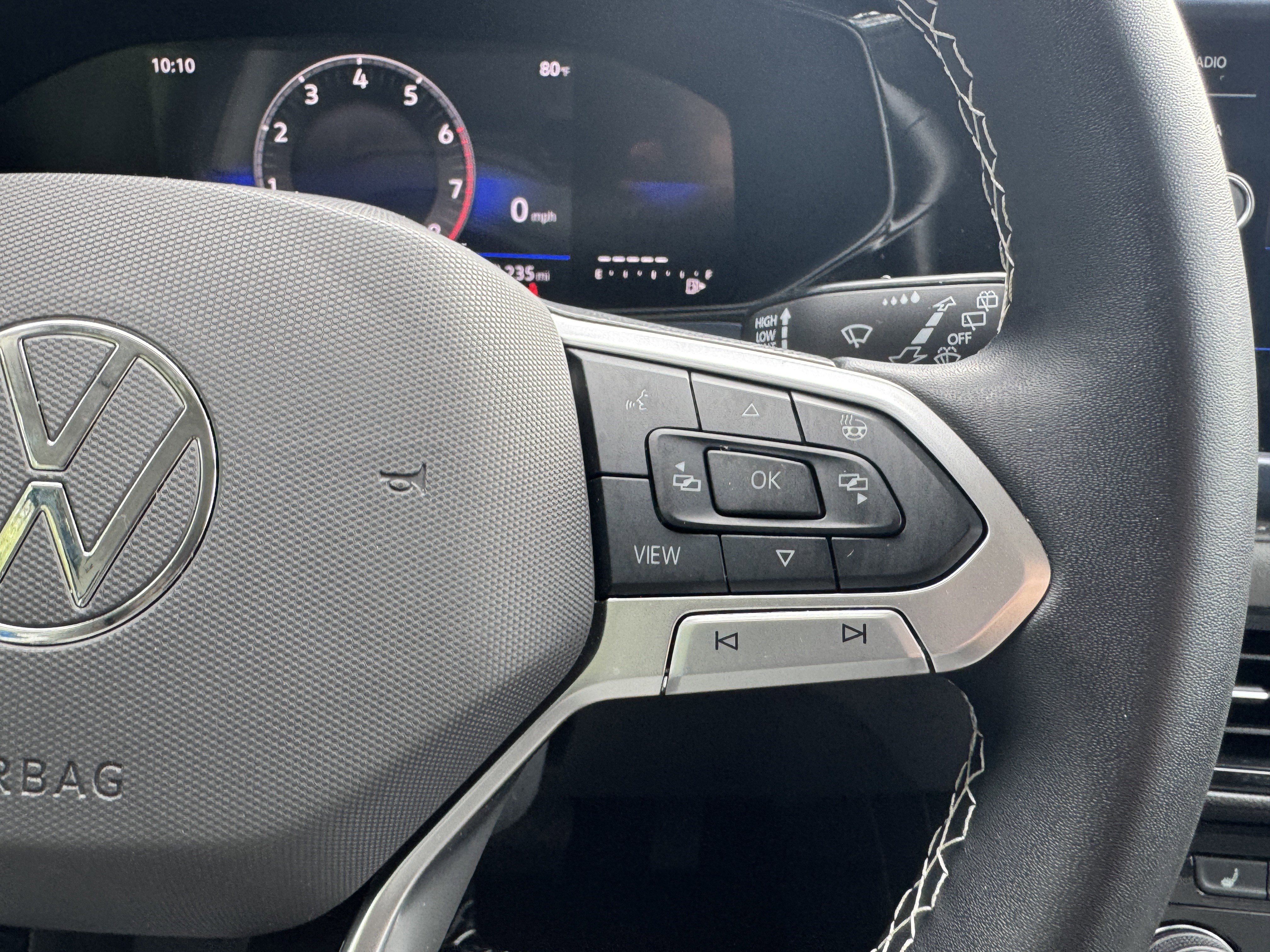 Used 2024 Volkswagen Taos SE image 34