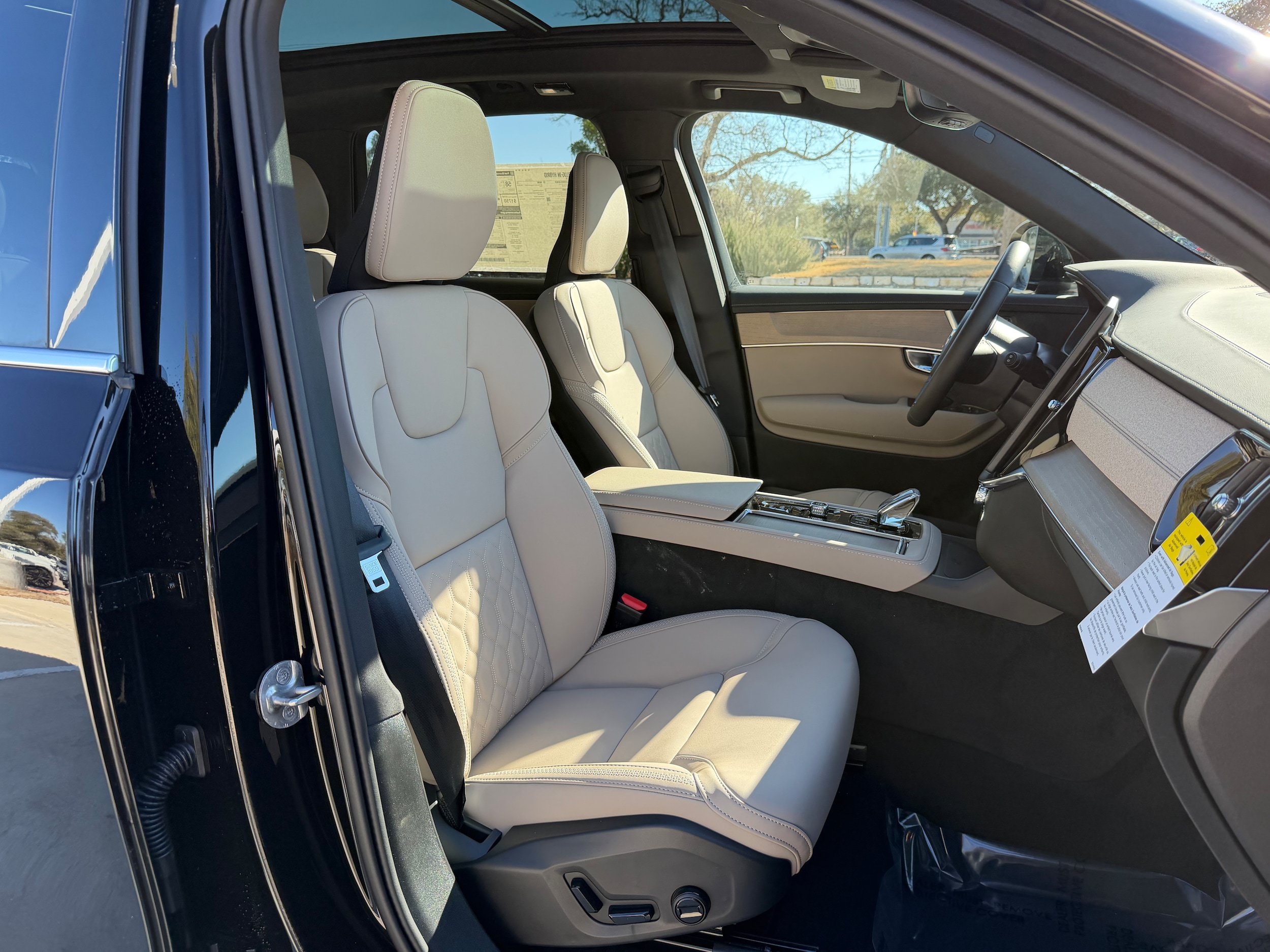New 2026 Volvo XC90 T8 Core w/ Protection Package Premier AWD/4WD image 8