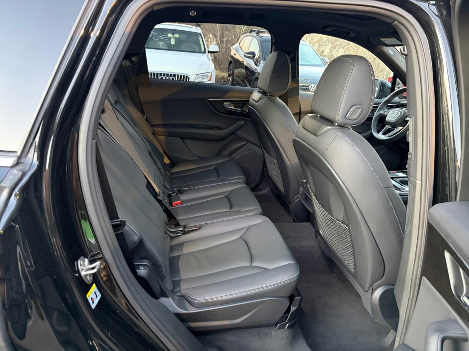 Used 2025 Audi Q7 2.0T Premium w/ Convenience Package image 29