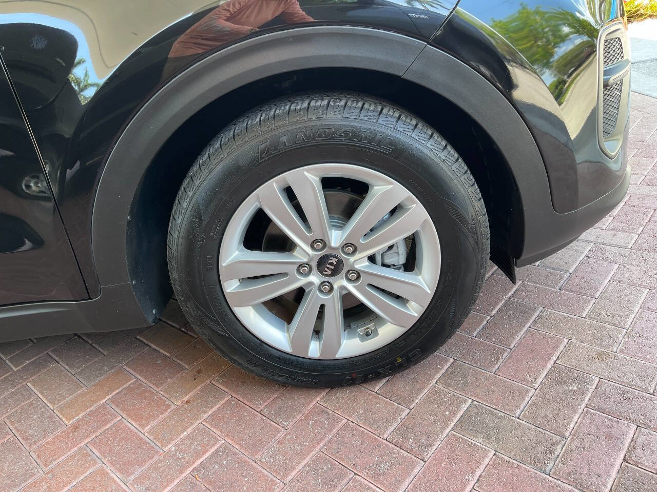 Used 2017 Kia Sportage LX w/ LX Popular Package image 9