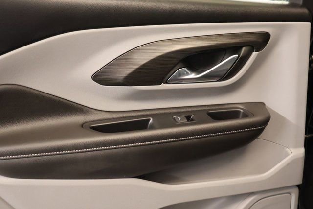 Used 2023 GMC Terrain SLT image 31