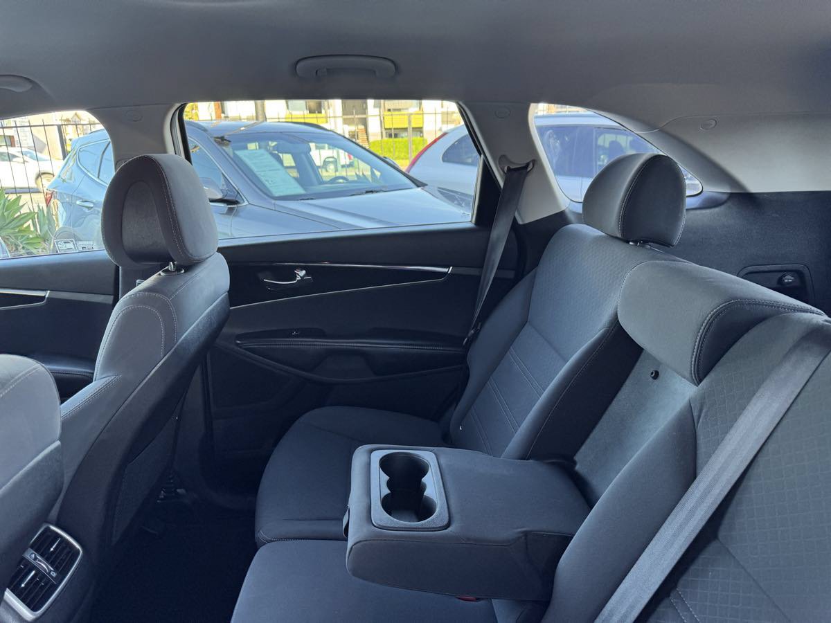 Used 2016 Kia Sorento AWD image 29