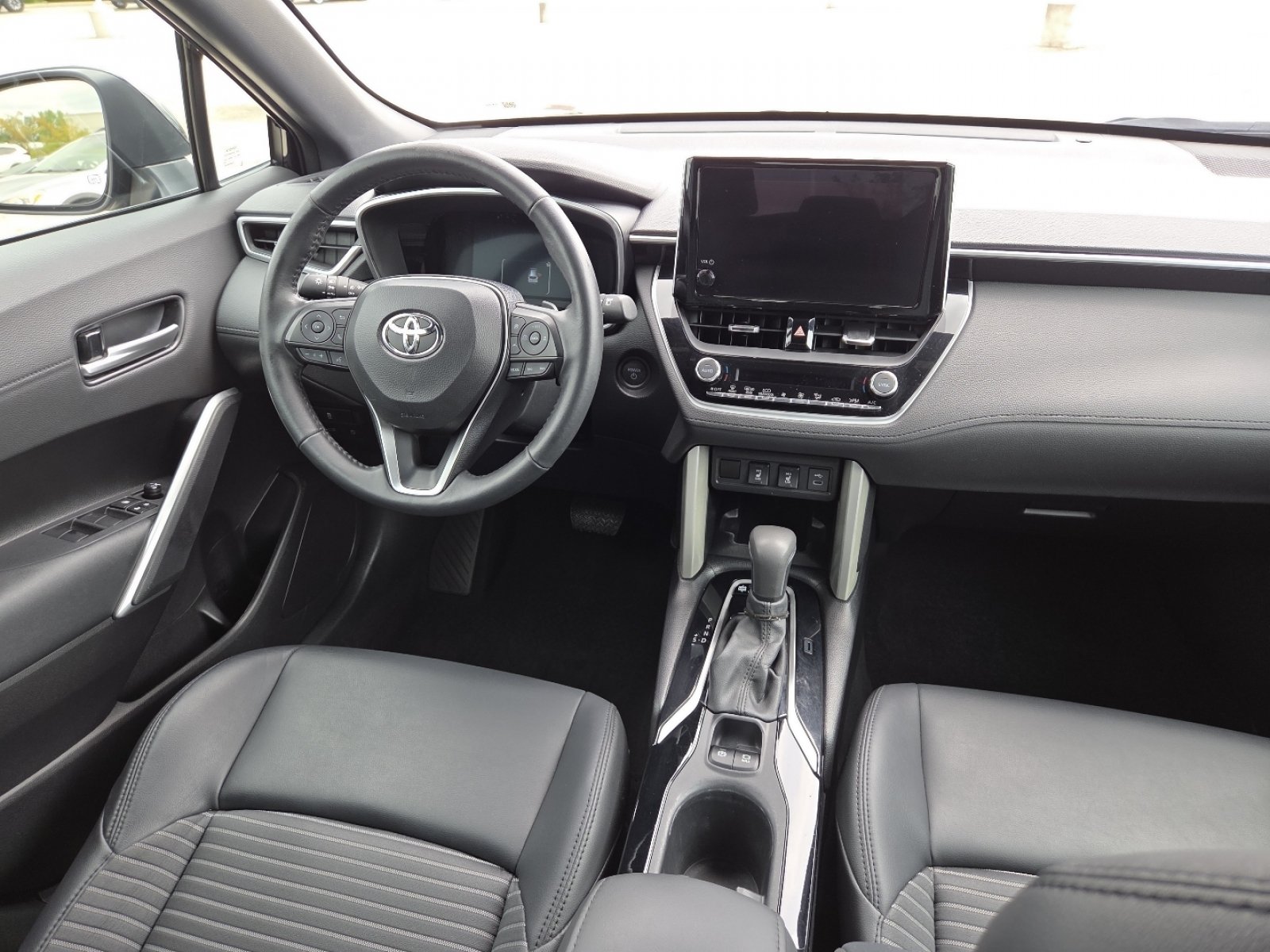 Used 2024 Toyota Corolla Cross AWD Hybrid w/ Convenience Package image 25