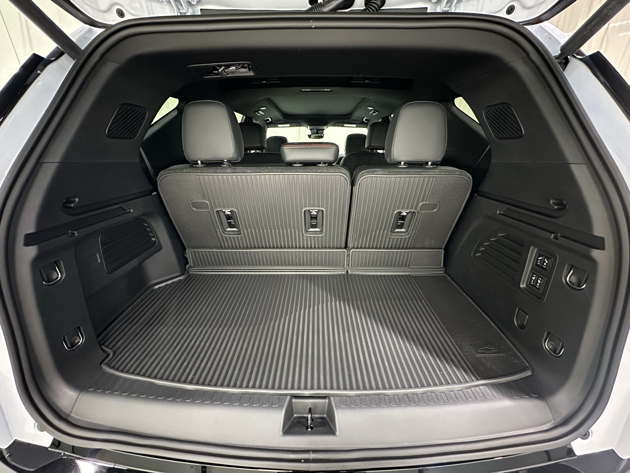 New 2027 Chevrolet Traverse RS w/ LPO, Floor Liner Package AWD/4WD image 11