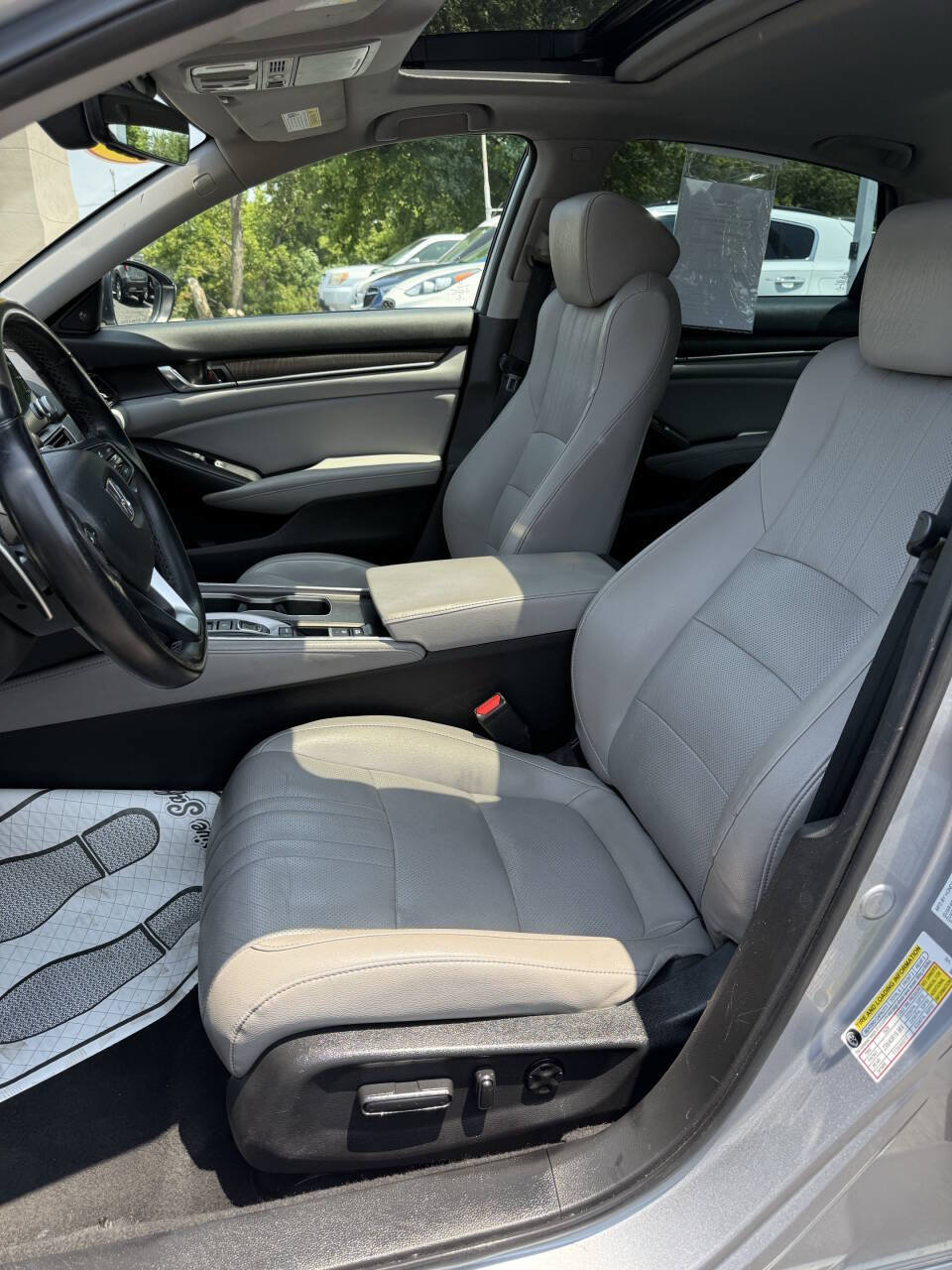 Used 2018 Honda Accord Touring image 9