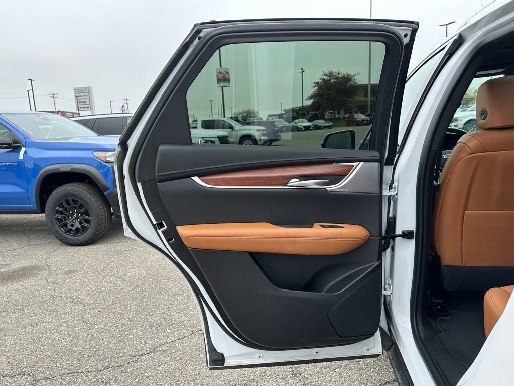 Certified 2023 Cadillac XT5 Premium Luxury w/ Technology Package AWD/4WD image 9