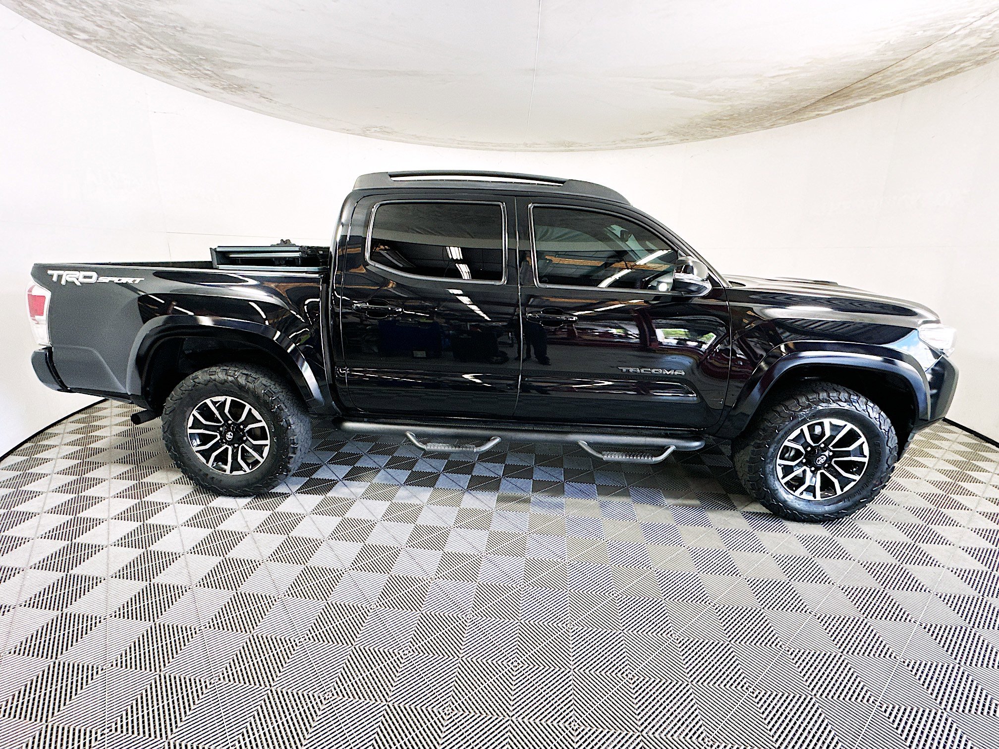 Used 2021 Toyota Tacoma TRD Sport image 2