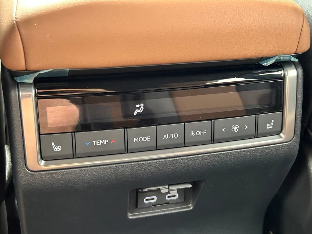 Used 2025 Lexus GX 550 w/ Accessory Package (2T) AWD/4WD image 26