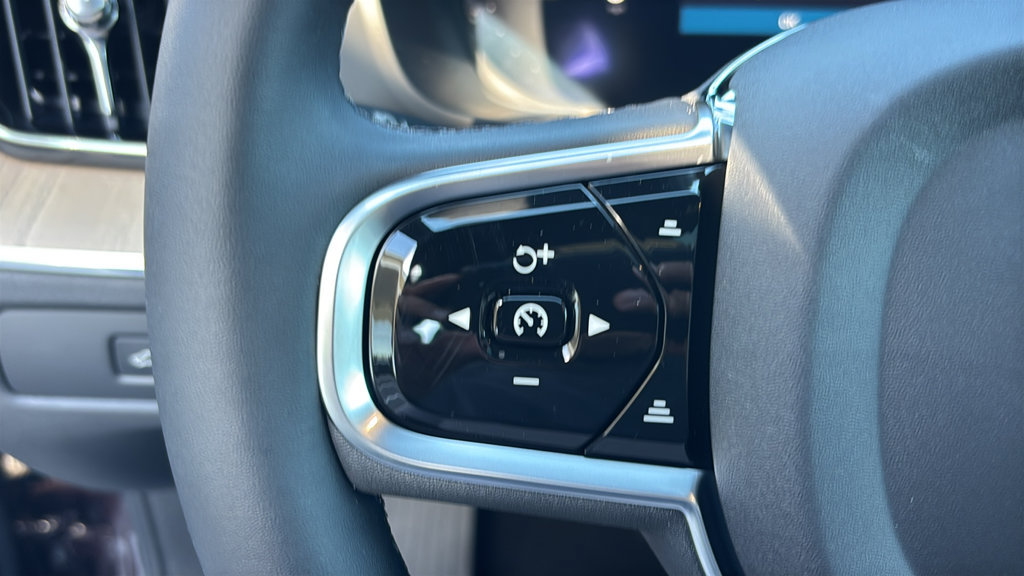 New 2027 Volvo XC60 B5 Plus AWD/4WD image 17
