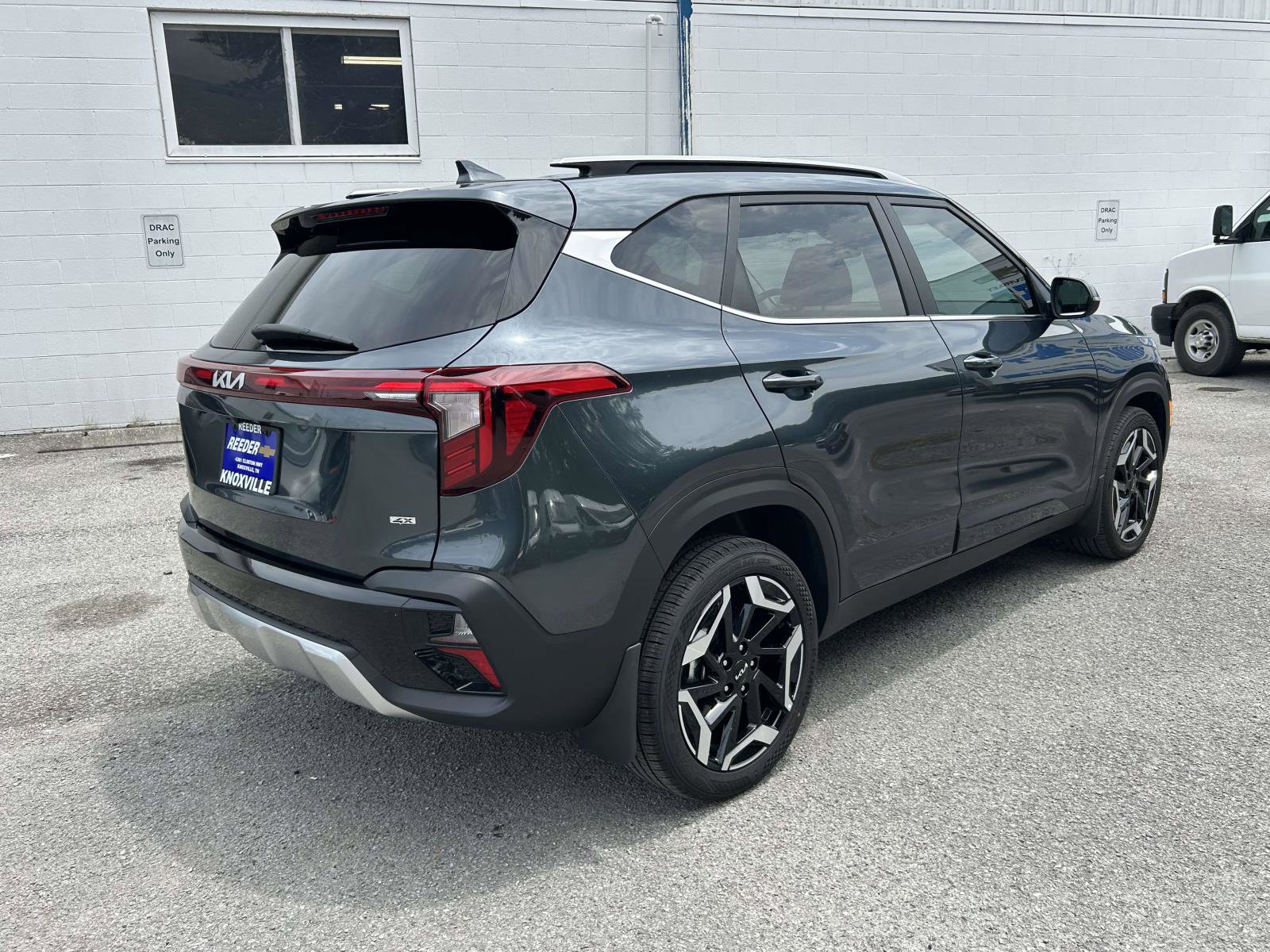Used 2025 Kia Seltos SX w/ SX Sunroof Package AWD/4WD image 3