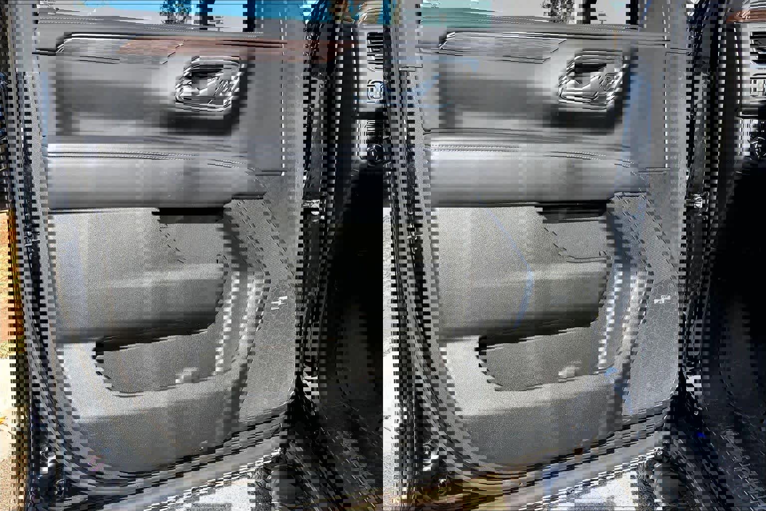 Used 2023 Chevrolet Tahoe Z71 w/ Luxury Package image 21