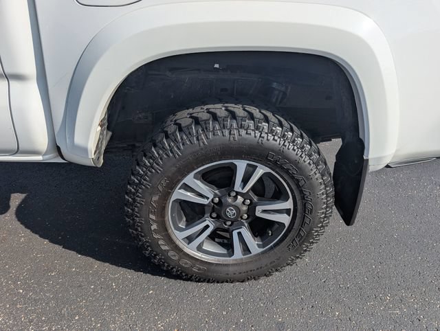 Used 2016 Toyota Tacoma TRD Sport w/ Towing Package AWD/4WD image 23