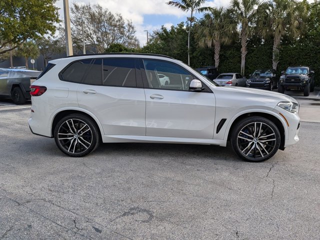 Used 2022 BMW X5 M50i w/ Executive Package image 4