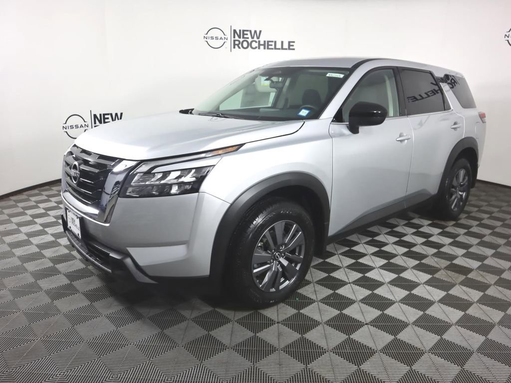 Certified 2025 Nissan Pathfinder S image 4