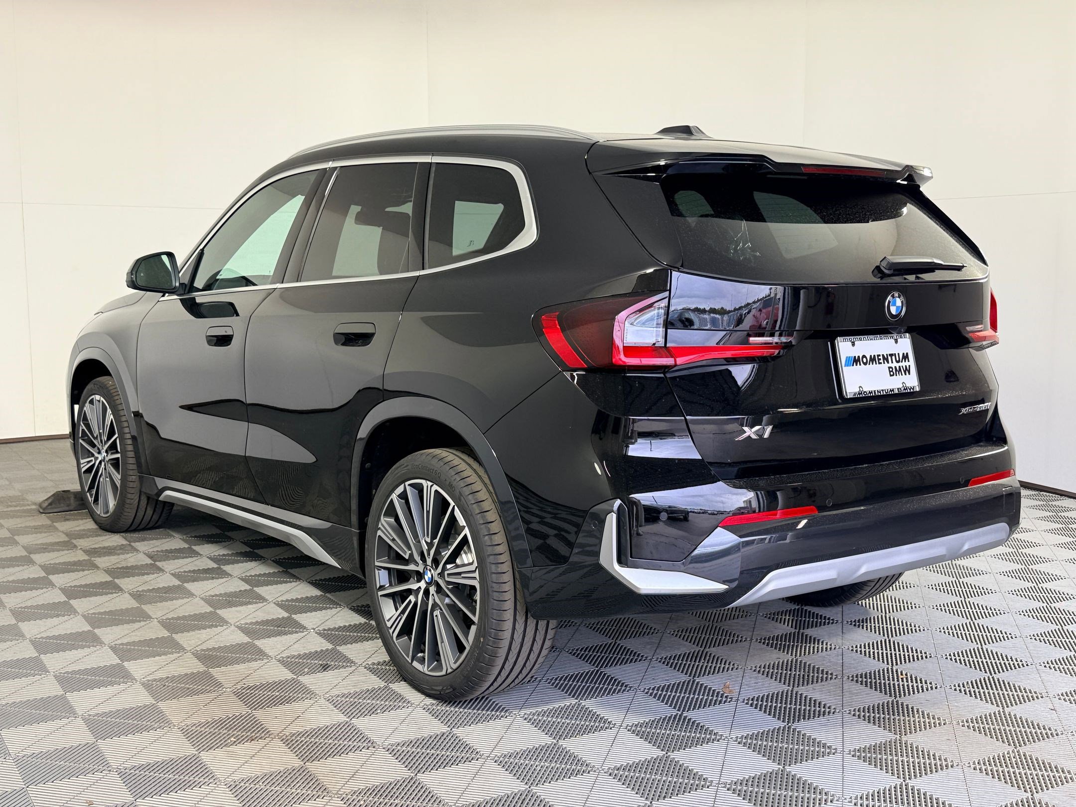 Used 2026 BMW X1 xDrive28i w/ Technology Package image 3