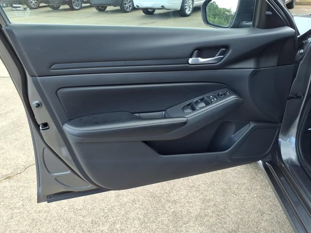 Used 2025 Nissan Altima 2.5 SV AWD/4WD image 17