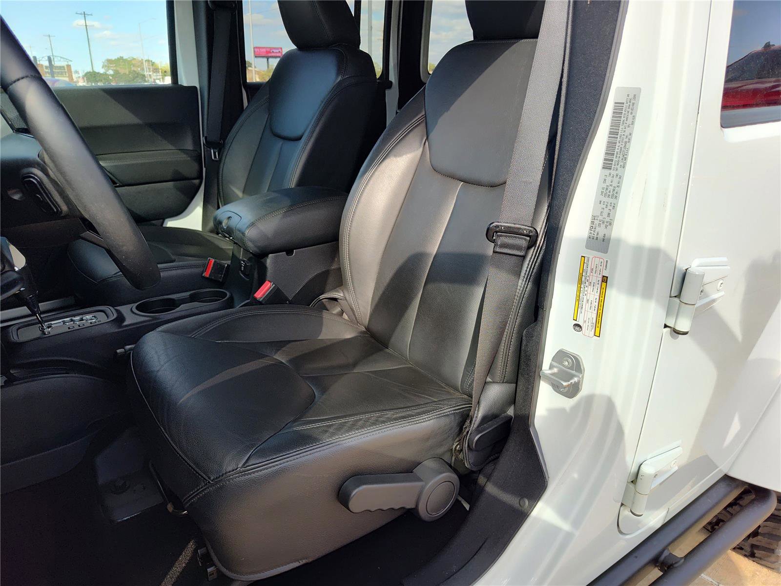 Used 2015 Jeep Wrangler Altitude image 14