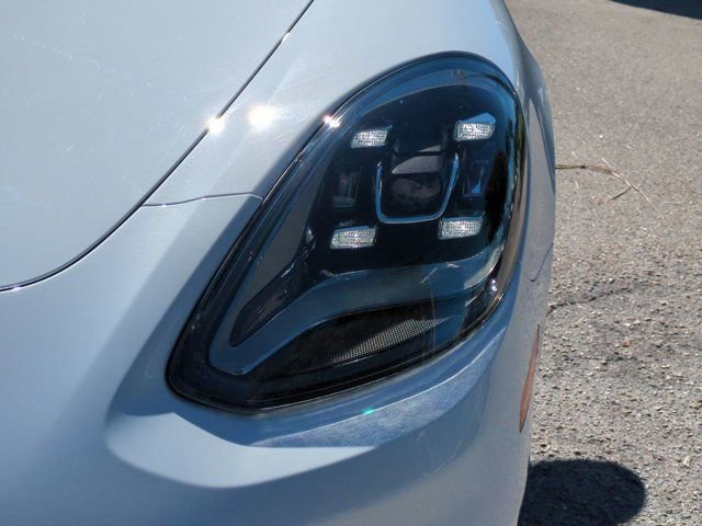 Used 2022 Porsche Panamera image 9