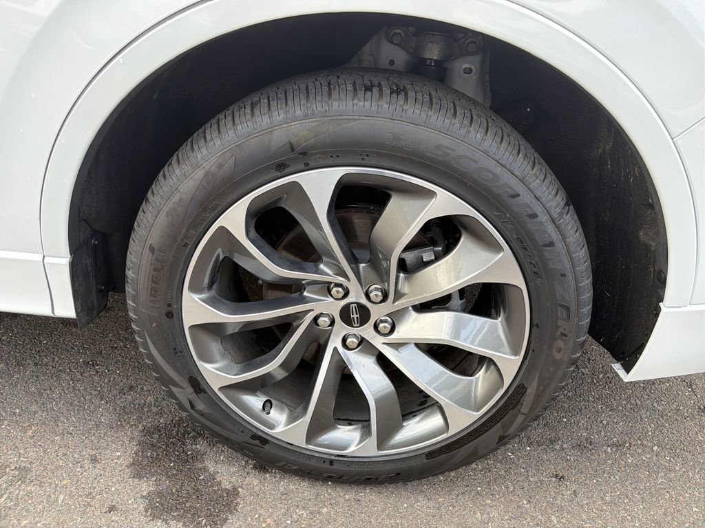 New 2026 Lincoln Aviator AWD w/ Jet Appearance Package image 13