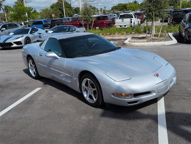 Used 2000 Chevrolet Corvette Coupe w/ Roof Pkg image 2