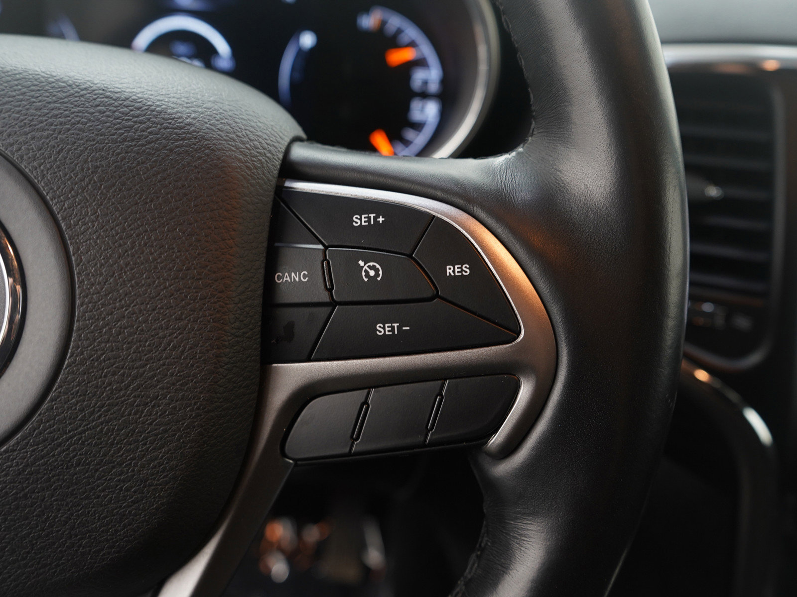 Used 2020 Jeep Grand Cherokee Laredo w/ Security & Convenience Group image 27