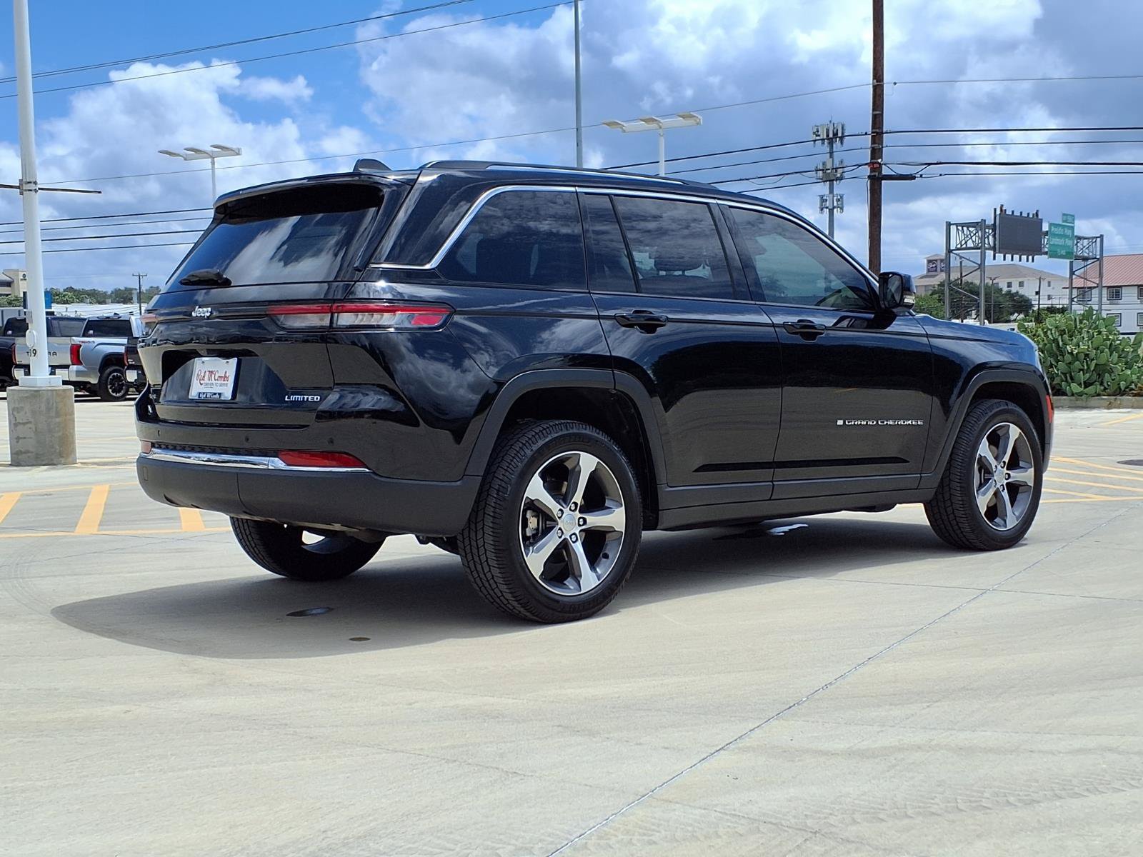Used 2023 Jeep Grand Cherokee Limited AWD/4WD image 5