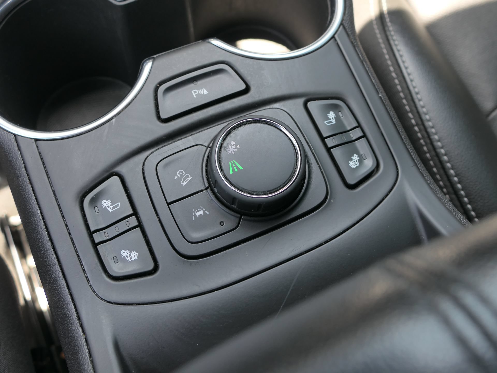 Used 2022 GMC Terrain SLT w/ Tech Package FWD image 22