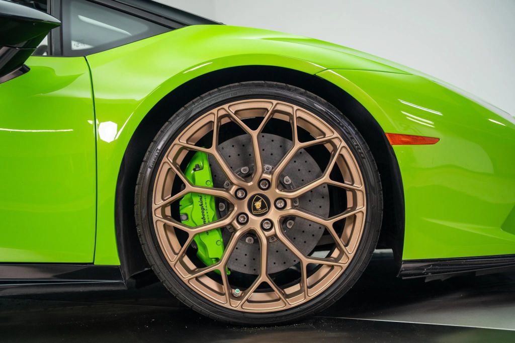 Used 2019 Lamborghini Huracan Performante AWD/4WD image 29