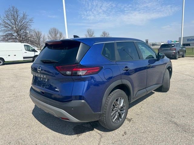 Used 2023 Nissan Rogue S image 9