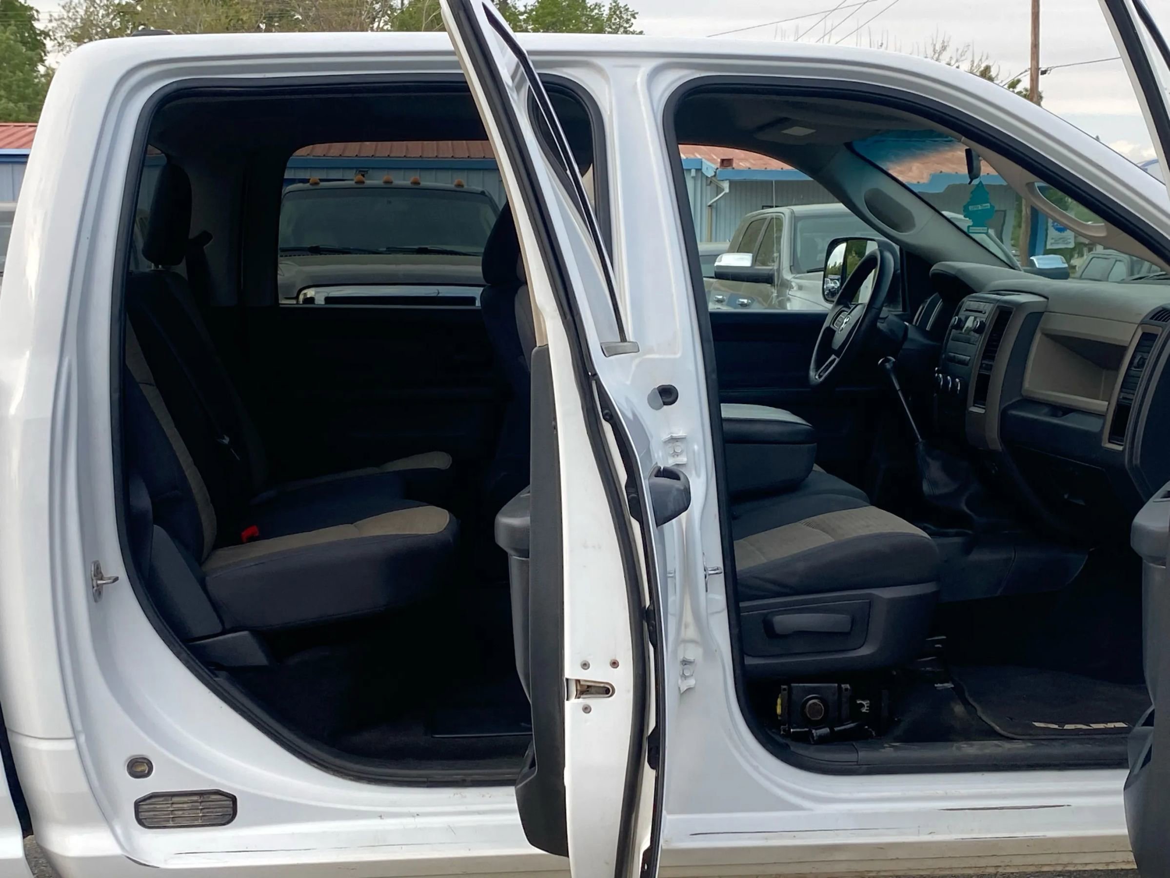 Used 2012 RAM 2500 ST w/ Chrome Appearance Group image 24