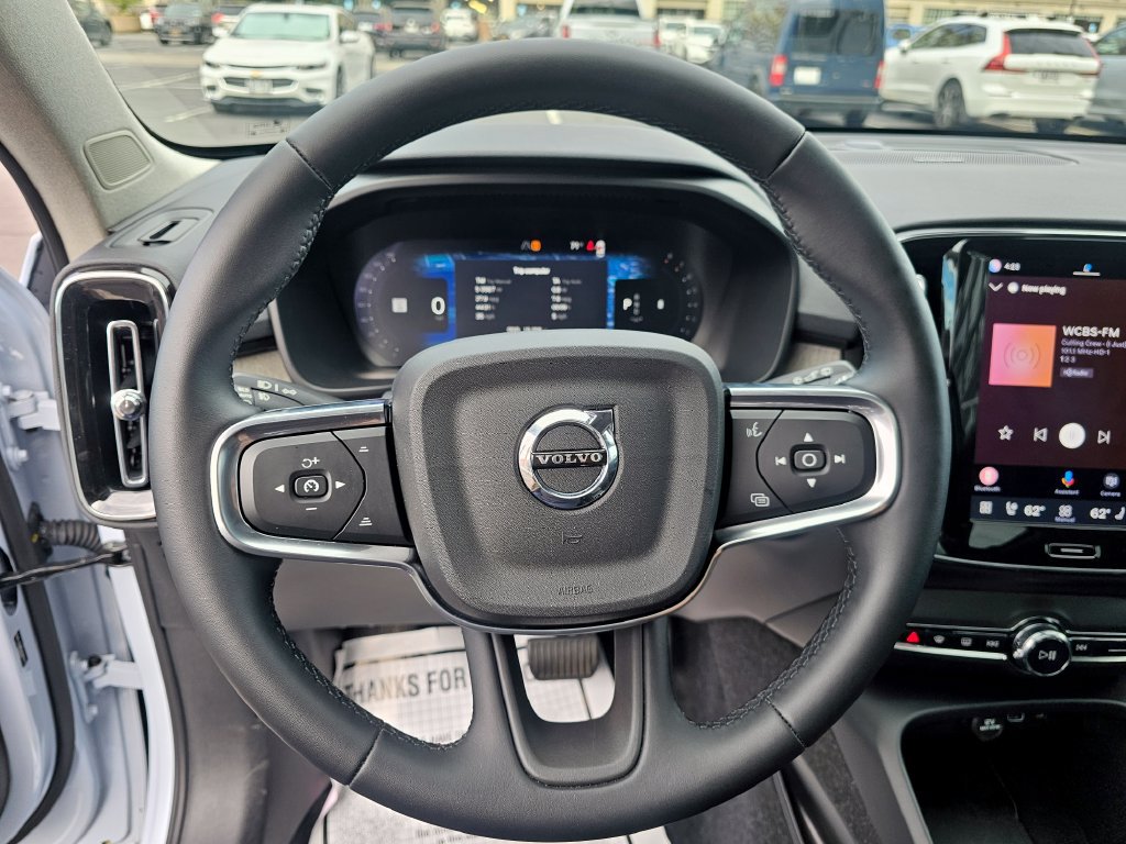 Certified 2025 Volvo XC40 B5 Ultra AWD/4WD image 41