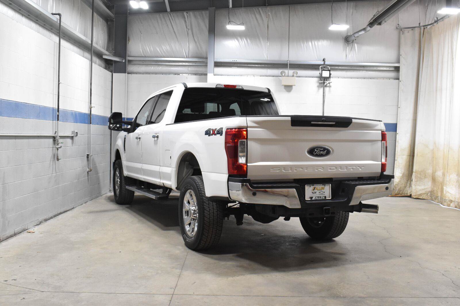 Used 2017 Ford F250 Lariat w/ Lariat Ultimate Package AWD/4WD image 25