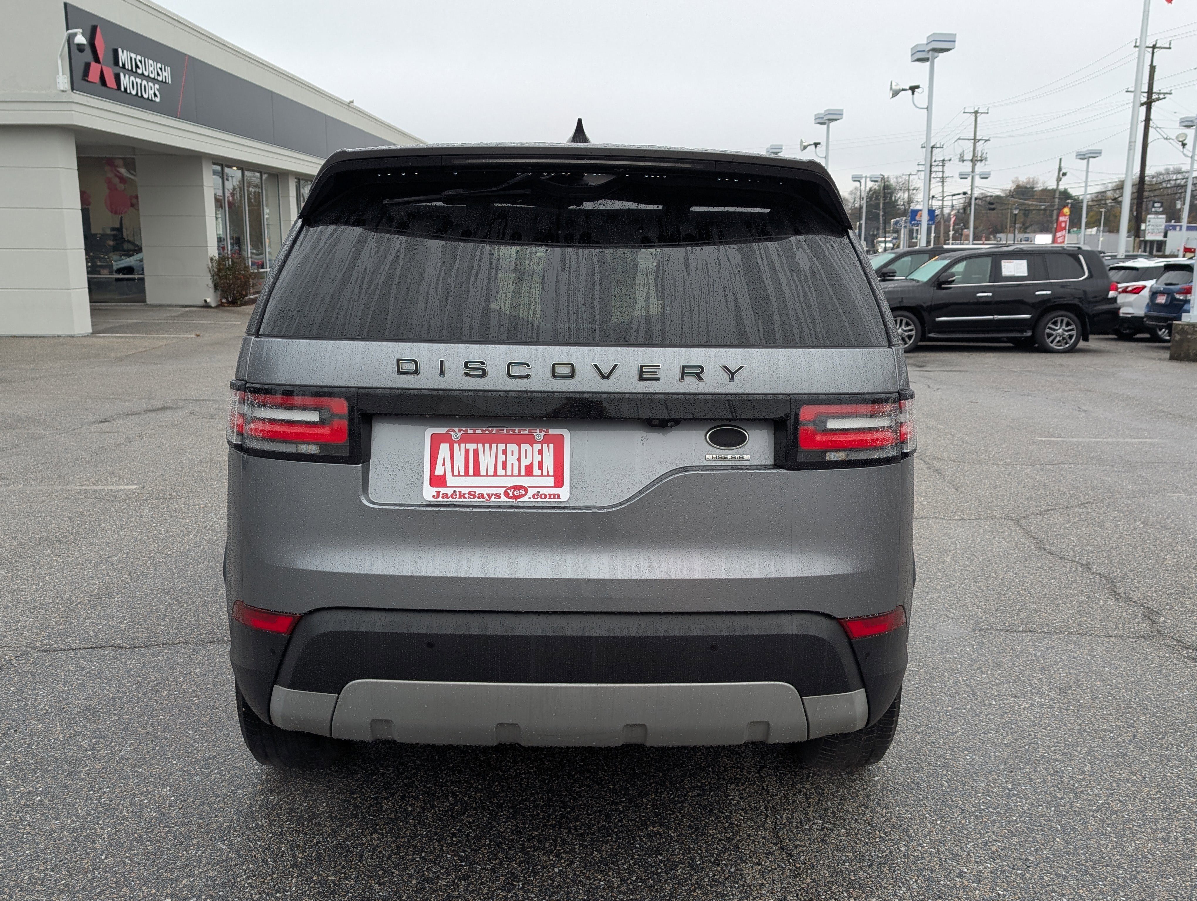 Used 2020 Land Rover Discovery HSE image 4