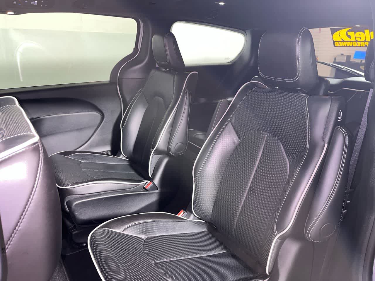 Used 2024 Chrysler Pacifica Premium FWD image 29