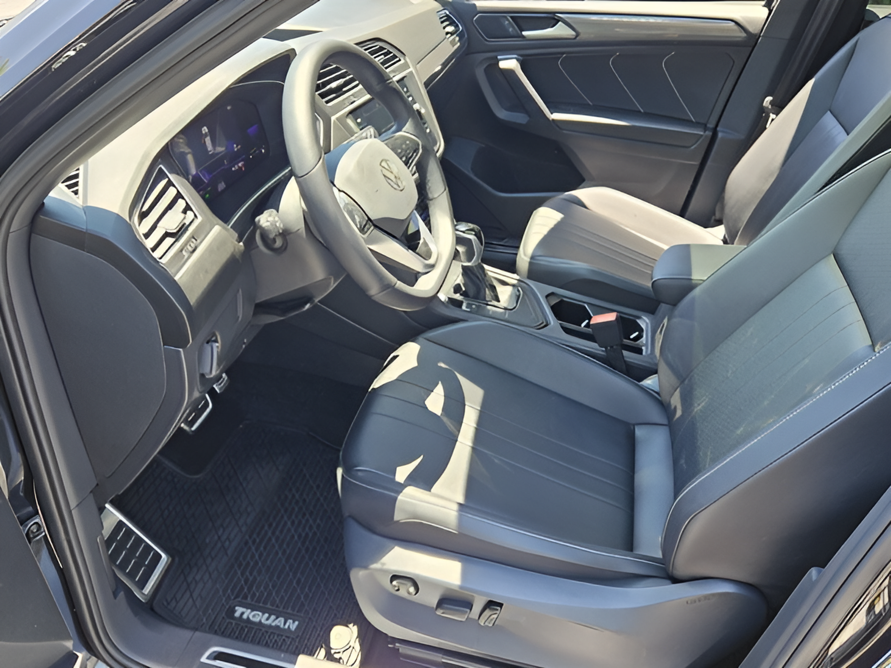 Certified 2024 Volkswagen Tiguan SE R-Line FWD image 13