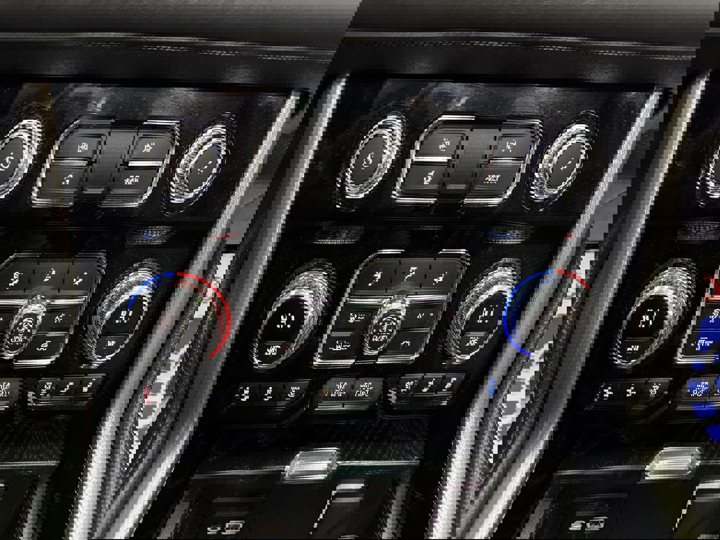 Used 2021 GMC Yukon Denali w/ Denali Premium Package image 20