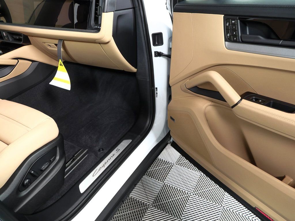 New 2026 Porsche Cayenne S image 27