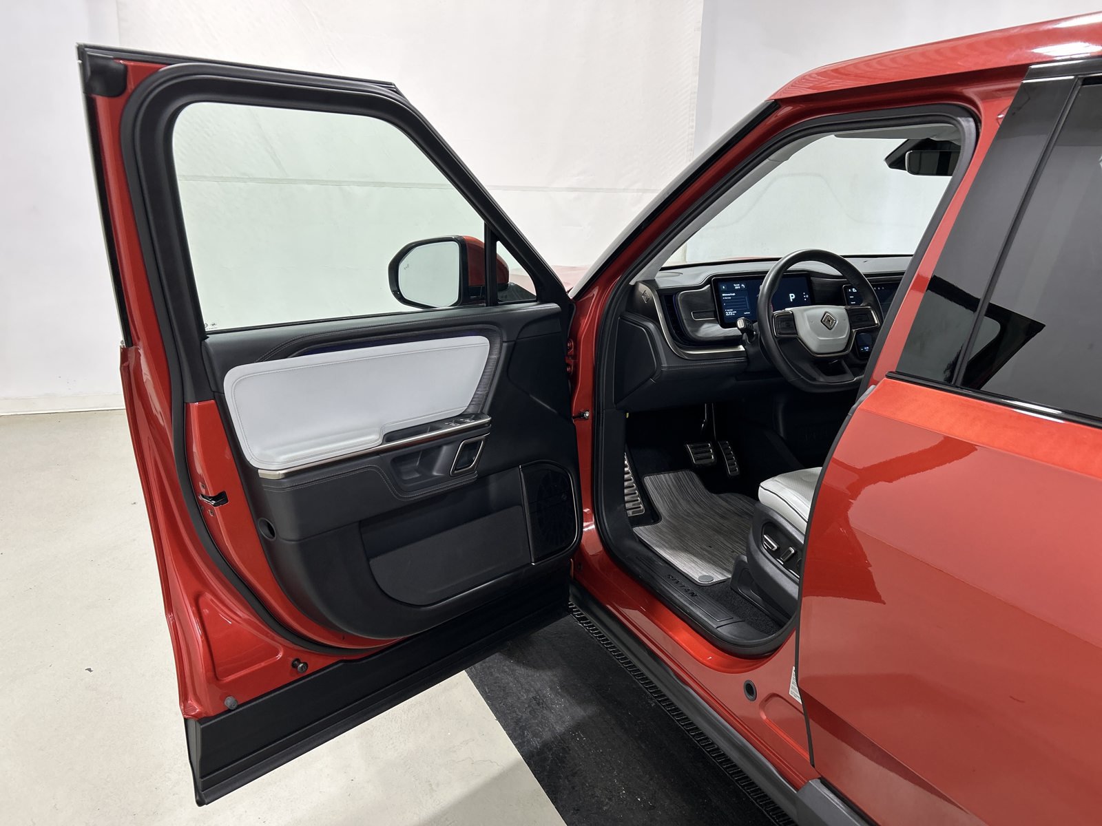 Used 2024 Rivian R1T Adventure Dual AWD/4WD image 16