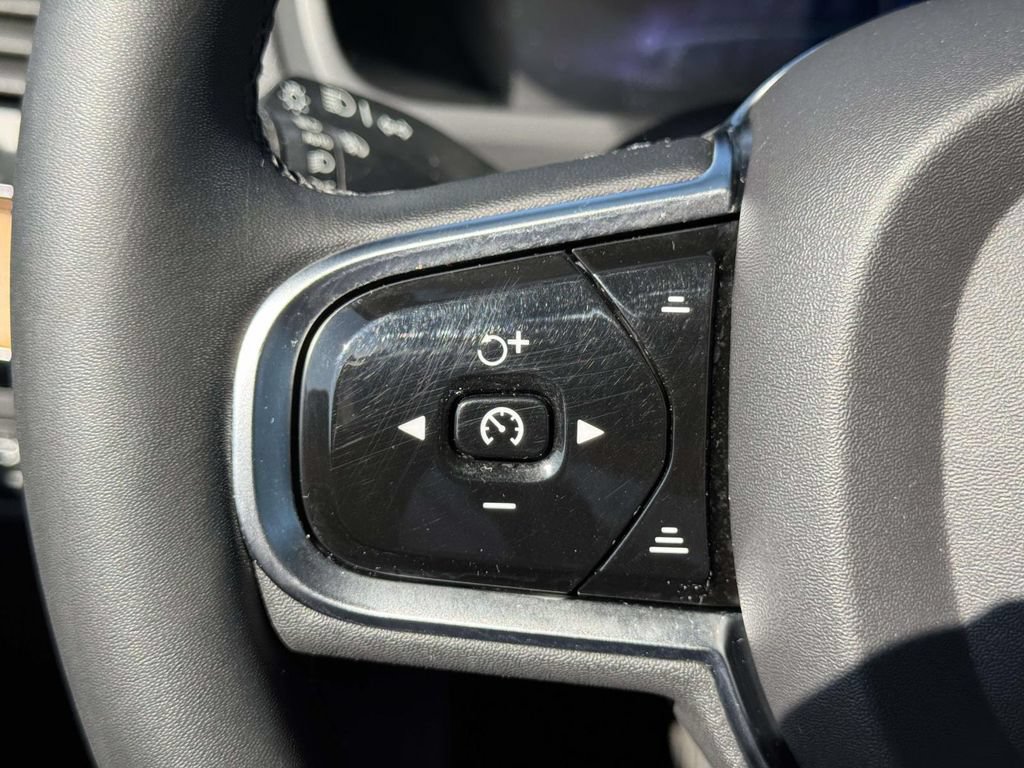 Certified 2023 Volvo XC90 B6 Core w/ Climate Package AWD/4WD image 19