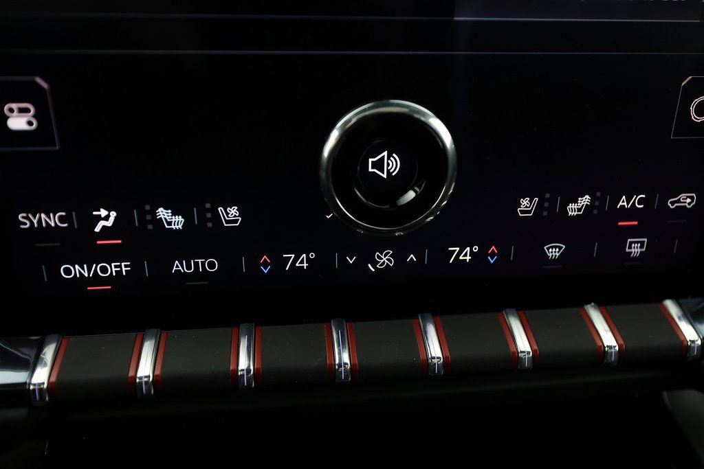 Used 2025 GMC Yukon AT4 Ultimate w/ LPO, Illumination Package image 32