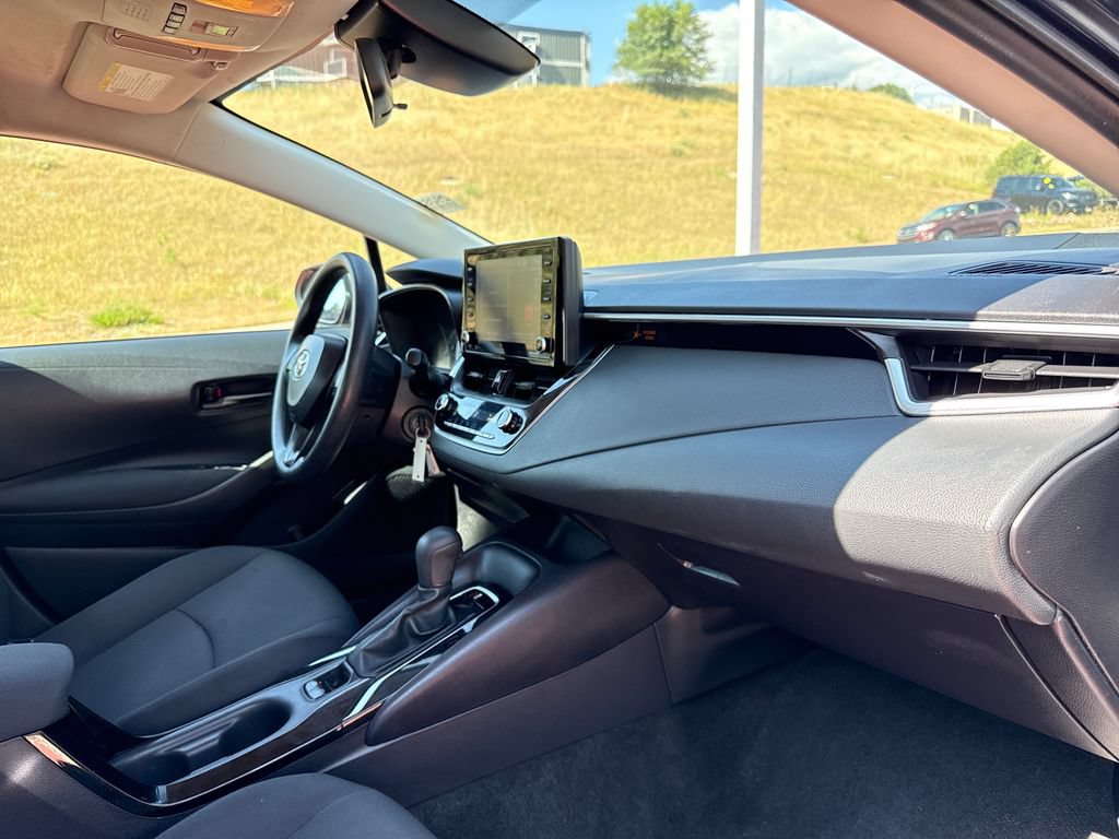 Used 2022 Toyota Corolla LE FWD image 30